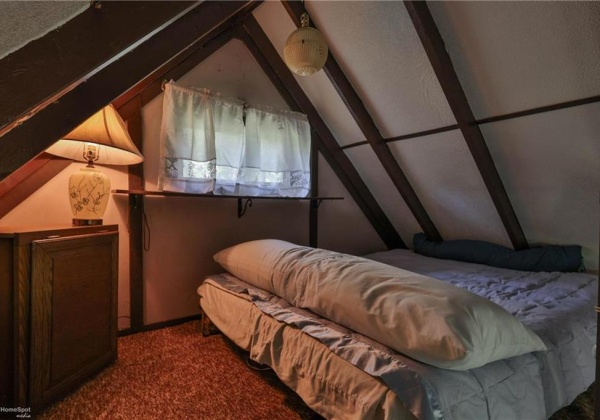 Cabin- loft bedroom