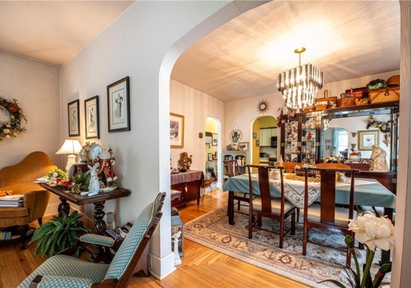 Arched entry from living room to dining room