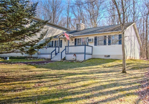 54 Indian Trail, Penn Forest Township, Pennsylvania 18229, 5 Bedrooms Bedrooms, 10 Rooms Rooms,4 BathroomsBathrooms,Residential,For sale,Indian,730758