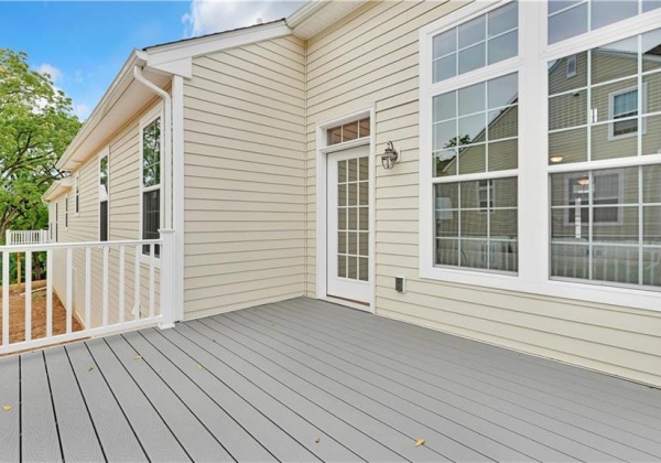 TREX Deck with Golf Course Views