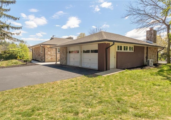 5757 Cetronia Road, Upper Macungie Twp, Pennsylvania 18106, 3 Bedrooms Bedrooms, 8 Rooms Rooms,2 BathroomsBathrooms,Residential,For sale,Cetronia,736539