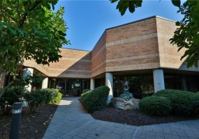 1510 valley center Parkway, Hanover Twp, Pennsylvania 18017, ,Commercial,For sale,valley center,739459