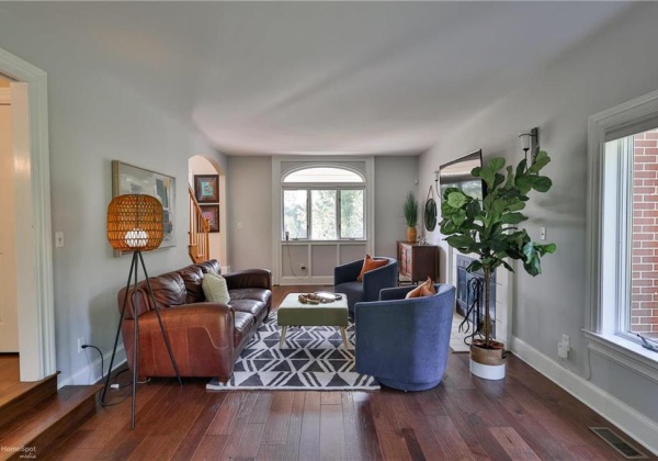 bright & sunny Living room