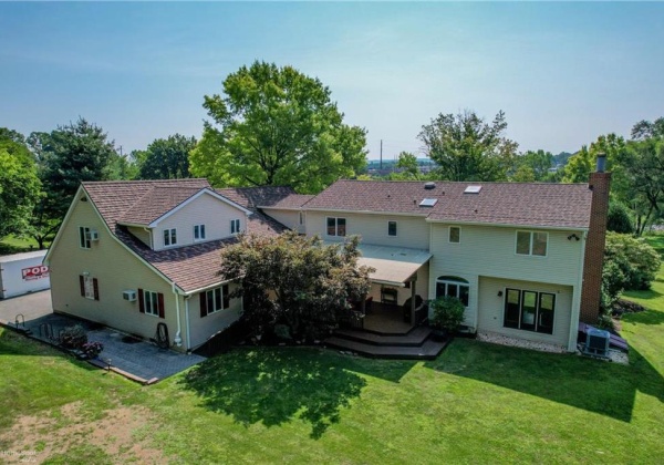 rear view showing attached apartment