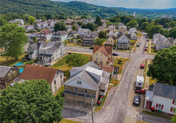 49 Lentz Avenue, Lehighton Borough, Pennsylvania 18235, 3 Bedrooms Bedrooms, 6 Rooms Rooms,1 BathroomBathrooms,Residential,For sale,Lentz,740806