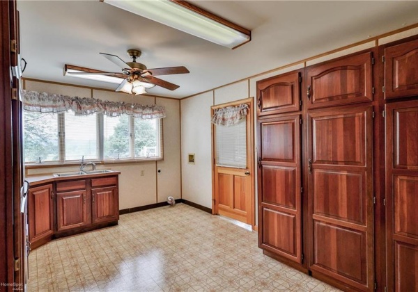 Large laundry/mud room