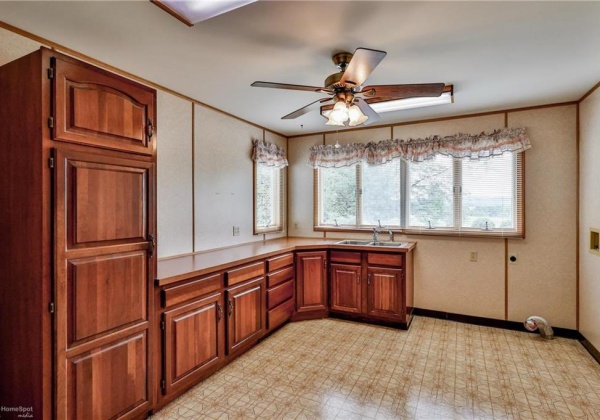 Large laundry/mud room