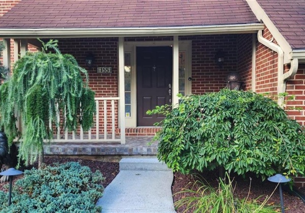 Concrete entrance with tiled balcony