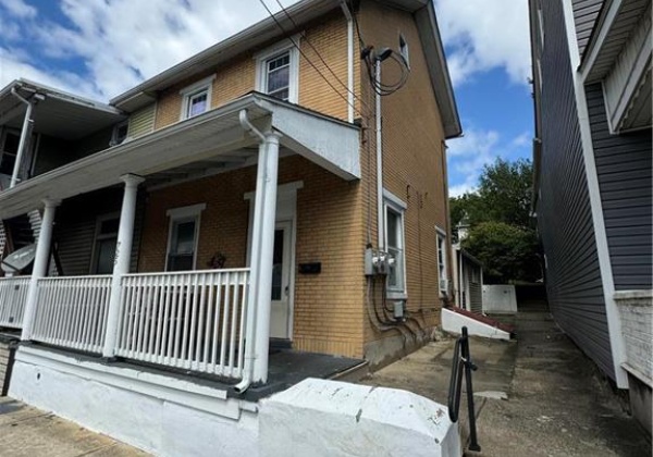 725 Front Street, Catasauqua Borough, Pennsylvania 18032, 1 Bedroom Bedrooms, 3 Rooms Rooms,1 BathroomBathrooms,Residential,For sale,Front,743818