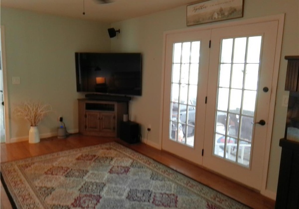 Family Room Exit To Sunroom/Florida Room