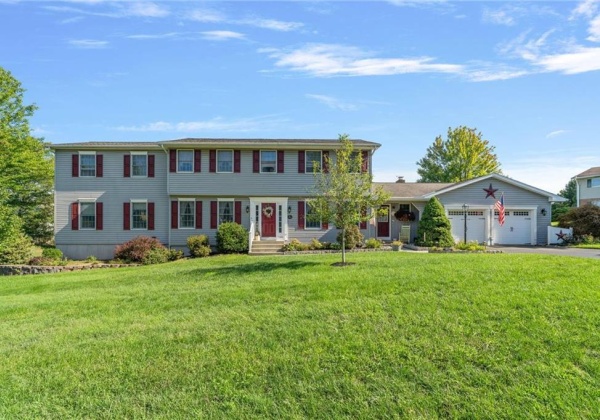 4777 Hilton Road, North Whitehall Twp, Pennsylvania 18078, 5 Bedrooms Bedrooms, 13 Rooms Rooms,3 BathroomsBathrooms,Residential,For sale,Hilton,743560