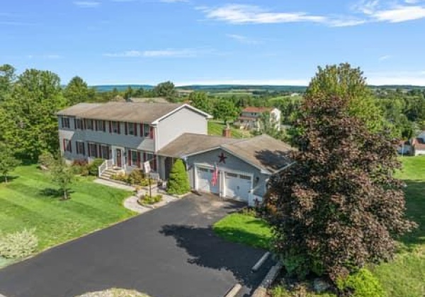 4777 Hilton Road, North Whitehall Twp, Pennsylvania 18078, 5 Bedrooms Bedrooms, 13 Rooms Rooms,3 BathroomsBathrooms,Residential,For sale,Hilton,743560