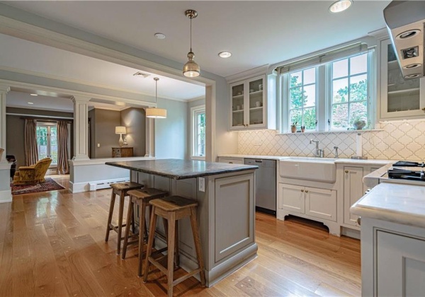 Tastefully renovated Kitchen