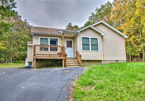 49 Sekani Trail, Penn Forest Township, Pennsylvania 18210, 2 Bedrooms Bedrooms, 6 Rooms Rooms,2 BathroomsBathrooms,Residential,For sale,Sekani,746076