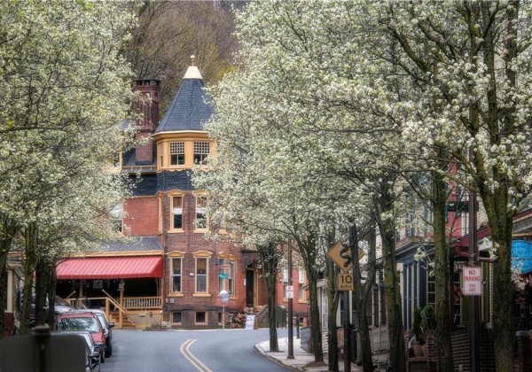 5 Broadway, Jim Thorpe Borough, Pennsylvania 18229, 9 Bedrooms Bedrooms, 15 Rooms Rooms,6 BathroomsBathrooms,Residential,For sale,Broadway,746122