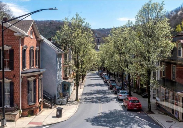 5 Broadway, Jim Thorpe Borough, Pennsylvania 18229, 9 Bedrooms Bedrooms, 15 Rooms Rooms,6 BathroomsBathrooms,Residential,For sale,Broadway,746122