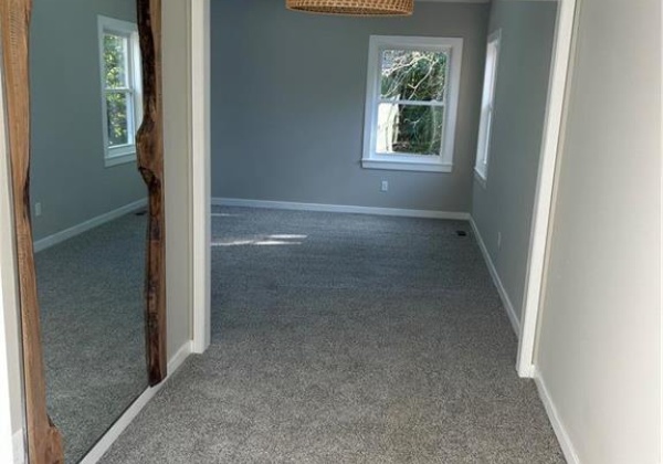 Sitting room/dressing area before the walk-in closet