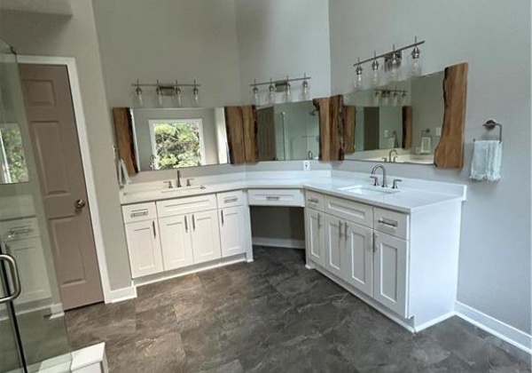 Double sinks, and vanity in the middle