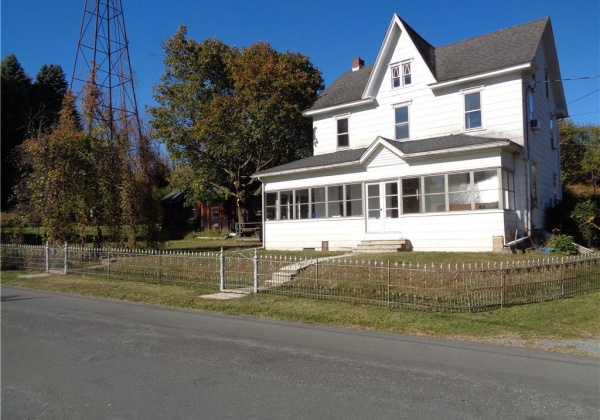 6975 Country Spring Road, Lowhill Twp, Pennsylvania 18066, 4 Bedrooms Bedrooms, 11 Rooms Rooms,2 BathroomsBathrooms,Residential,For sale,Country Spring,747021