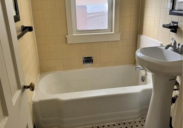 2228 Allen Street, Allentown City, Pennsylvania 18104, 1 Bedroom Bedrooms, 3 Rooms Rooms,1 BathroomBathrooms,Residential,For sale,Allen,746988