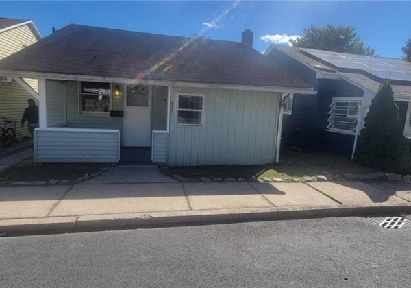 920 Edgemont Avenue, Palmerton Borough, Pennsylvania 18071, 3 Bedrooms Bedrooms, 5 Rooms Rooms,1 BathroomBathrooms,Residential,For sale,Edgemont,747489