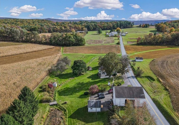 1353 Picnic Woods Road, East Penn Township, Pennsylvania 18235, 4 Bedrooms Bedrooms, 8 Rooms Rooms,3 BathroomsBathrooms,Farm,For sale,Picnic Woods,747508