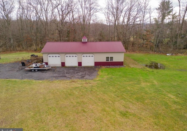 3045 Scenic Drive, Moore Twp, Pennsylvania 18038, 4 Bedrooms Bedrooms, 13 Rooms Rooms,4 BathroomsBathrooms,Residential,For sale,Scenic,748073