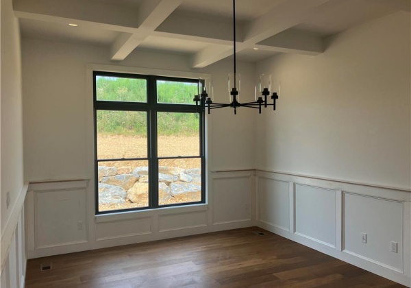 Dining room with attractive trim