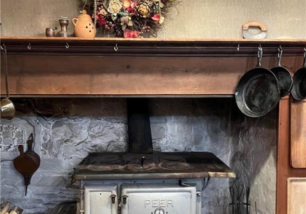 1800s Peer Dockash working cook stove.