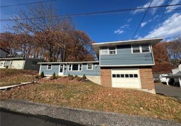 636 Snyder Street, Pottsville City, Pennsylvania 17901, 1 Bedroom Bedrooms, 4 Rooms Rooms,1 BathroomBathrooms,Residential,For sale,Snyder,748905