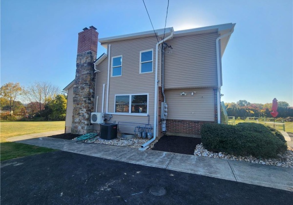 3157 Santee Road, Bethlehem Twp, Pennsylvania 18020, 2 Bedrooms Bedrooms, 5 Rooms Rooms,1 BathroomBathrooms,Residential,For sale,Santee,748928