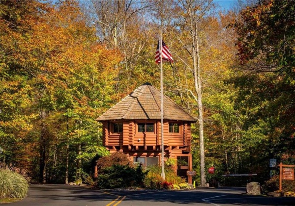 205 Buckskin Way, Tobyhanna Twp, Pennsylvania 18350, 3 Bedrooms Bedrooms, 10 Rooms Rooms,2 BathroomsBathrooms,Residential,For sale,Buckskin,748951