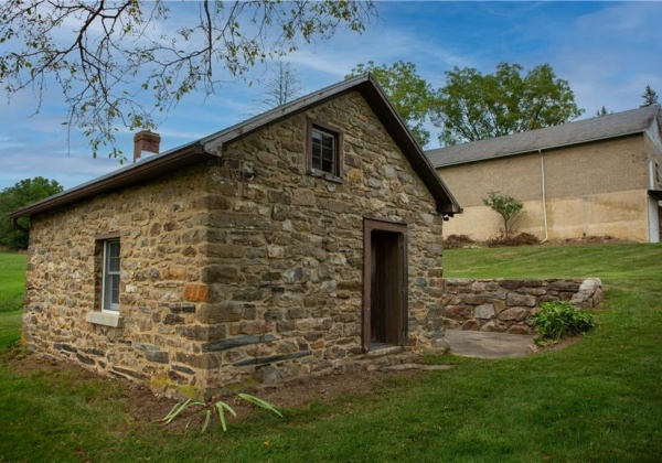 Beautiful stone building offers a multitude of possibilities!