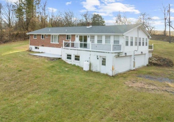 988 Hoch Road, Moore Twp, Pennsylvania 18038, 4 Bedrooms Bedrooms, 8 Rooms Rooms,2 BathroomsBathrooms,Residential,For sale,Hoch,749319