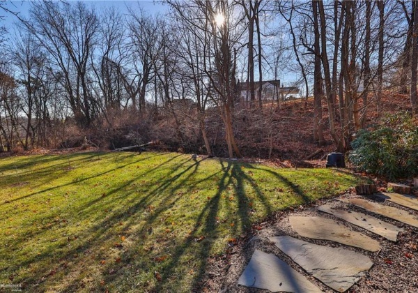 140 Spring Brook Terrace, Nazareth Borough, Pennsylvania 18064, 4 Bedrooms Bedrooms, 10 Rooms Rooms,3 BathroomsBathrooms,Residential,For sale,Spring Brook,749860