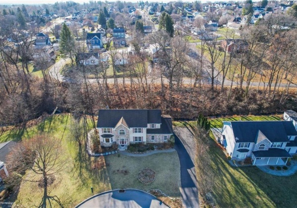 140 Spring Brook Terrace, Nazareth Borough, Pennsylvania 18064, 4 Bedrooms Bedrooms, 10 Rooms Rooms,3 BathroomsBathrooms,Residential,For sale,Spring Brook,749860