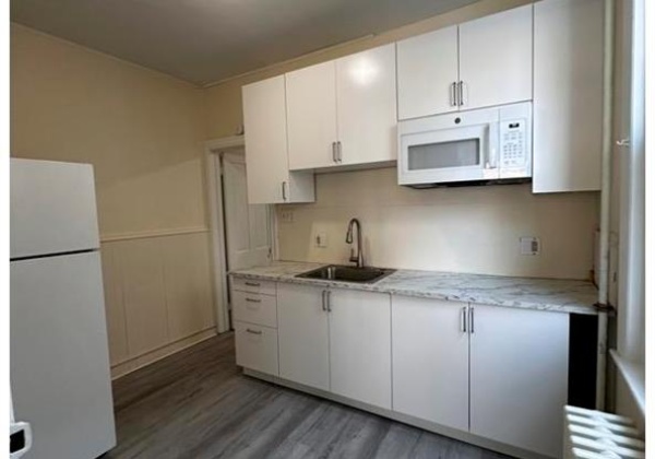 Kitchen with laundry hook-up