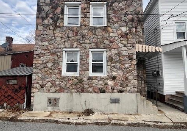 34 Ridge Street, Summit Hill Borough, Pennsylvania 18250, 3 Bedrooms Bedrooms, 5 Rooms Rooms,1 BathroomBathrooms,Residential,For sale,Ridge,750336