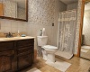 Hall bath with mirrored sliding doors to laundry