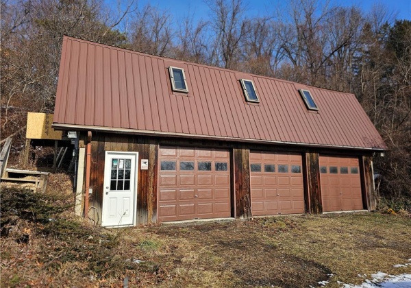 Detached 3-car garage