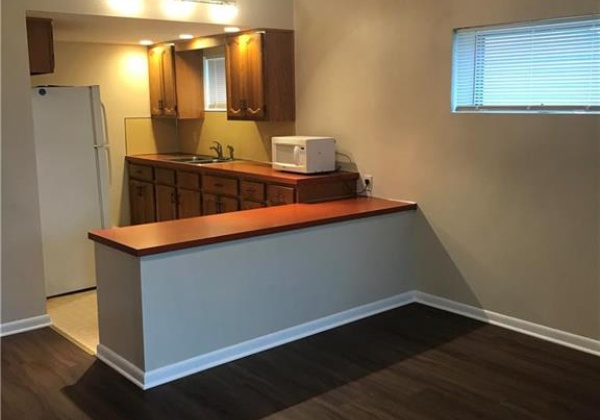 Kitchen with breakfast bar