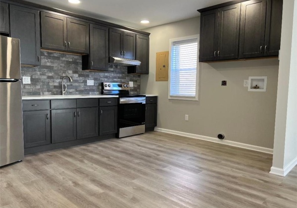 kitchen w/ laundry hook-up