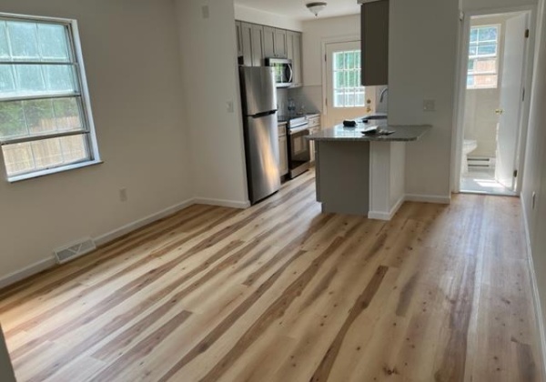 Dining room - View to Kitchen