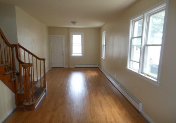 629 Pen Argyl Street, Pen Argyl Borough, Pennsylvania 18072, 2 Bedrooms Bedrooms, 5 Rooms Rooms,1 BathroomBathrooms,Residential,For sale,Pen Argyl,750345