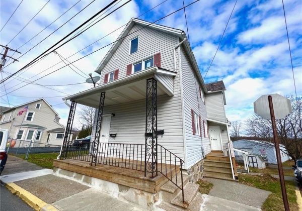 701 Garibaldi, Roseto Borough, Pennsylvania 18013, 1 Bedroom Bedrooms, 4 Rooms Rooms,1 BathroomBathrooms,Residential,For sale,Garibaldi,750564